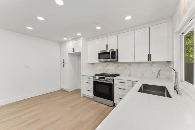 4242 Worthington Dr, North Highlands, CA 95660