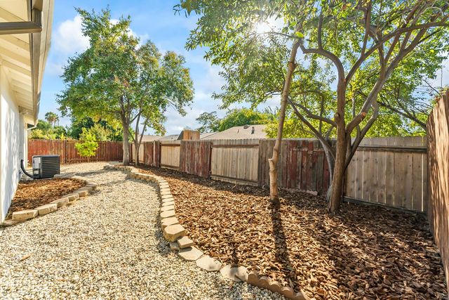 4242 Worthington Dr, North Highlands, CA 95660
