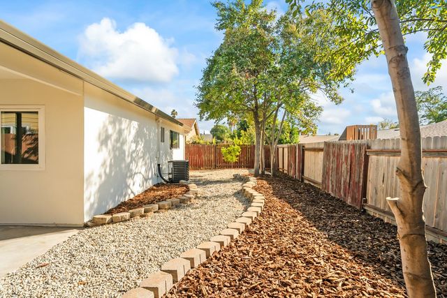 4242 Worthington Dr, North Highlands, CA 95660