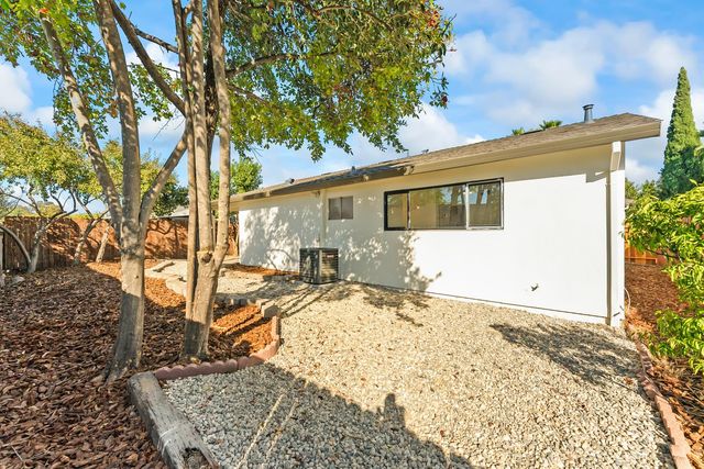 4242 Worthington Dr, North Highlands, CA 95660