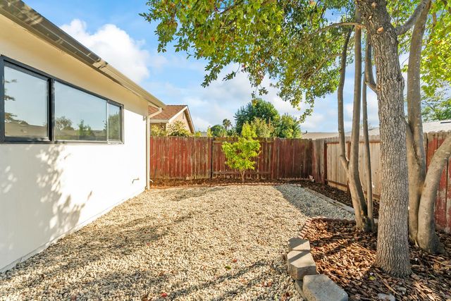 4242 Worthington Dr, North Highlands, CA 95660