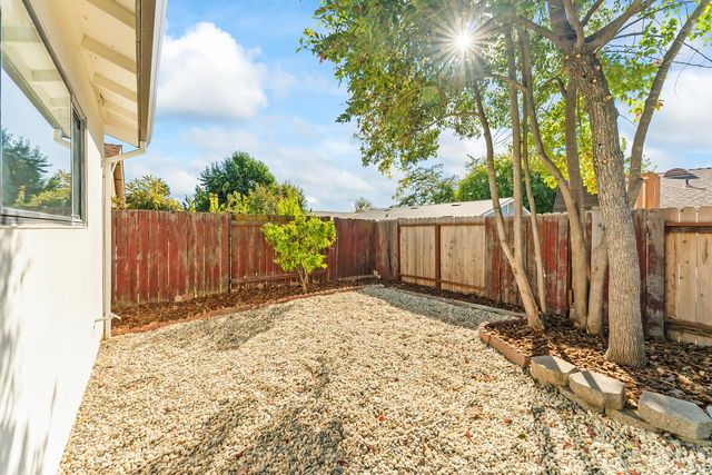 4242 Worthington Dr, North Highlands, CA 95660