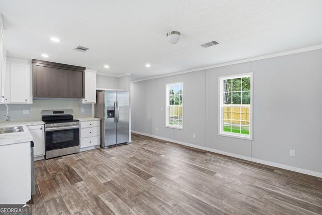 93 Thrasher Lane E, Jesup, GA 31545