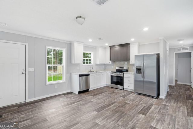 93 Thrasher Lane E, Jesup, GA 31545