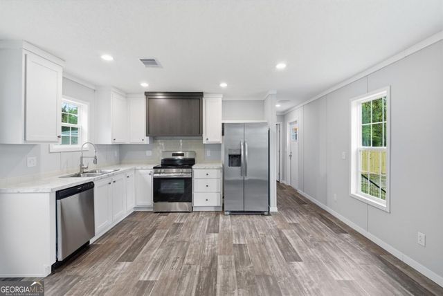 93 Thrasher Lane E, Jesup, GA 31545