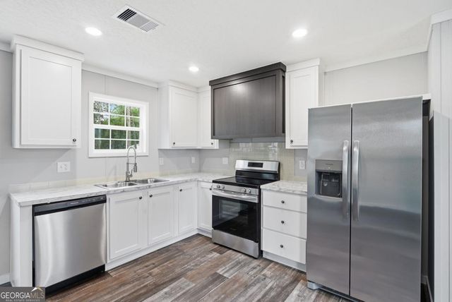 93 Thrasher Lane E, Jesup, GA 31545