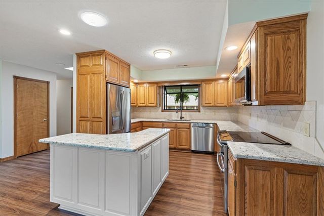 12 Hillcrest Drive, Holiday Island, AR 72631