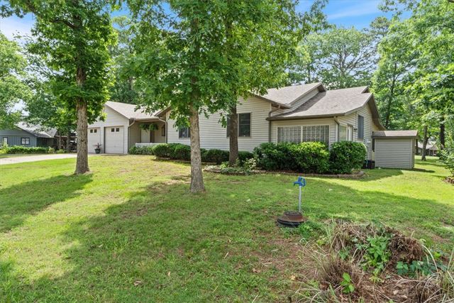 12 Hillcrest Drive, Holiday Island, AR 72631