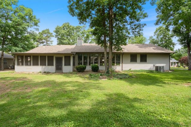 12 Hillcrest Drive, Holiday Island, AR 72631