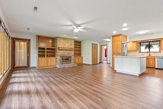 12 Hillcrest Drive, Holiday Island, AR 72631