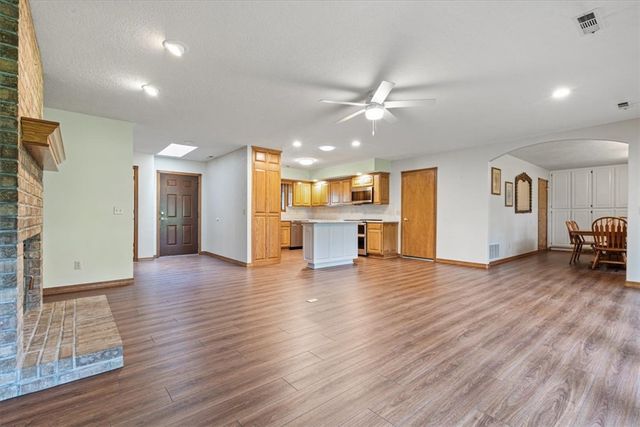 12 Hillcrest Drive, Holiday Island, AR 72631