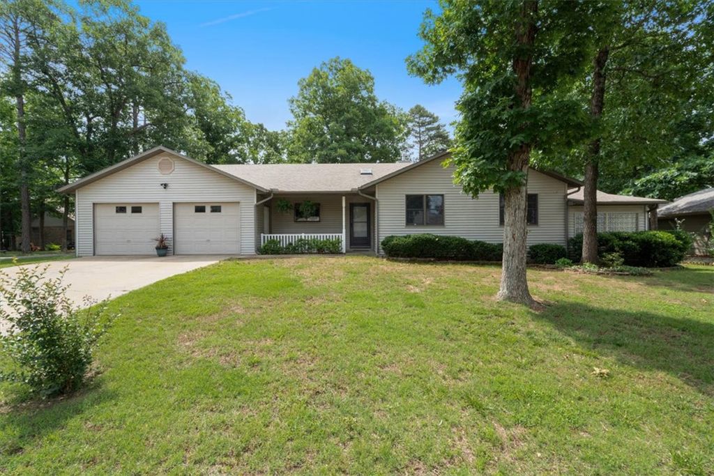 12 Hillcrest Drive, Holiday Island, AR 72631