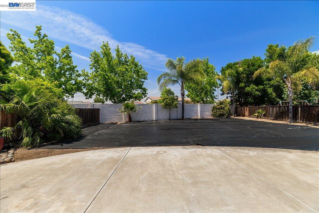2449 Almanor Drive, Tracy, CA 95304