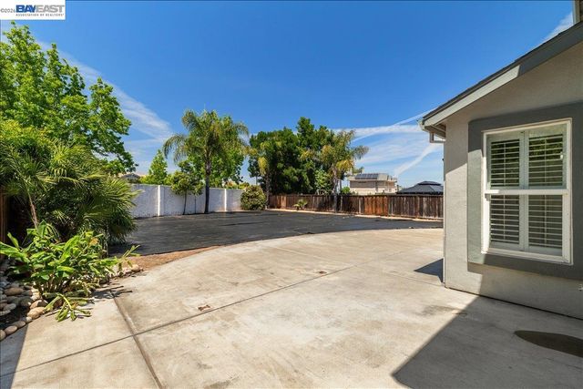 2449 Almanor Drive, Tracy, CA 95304