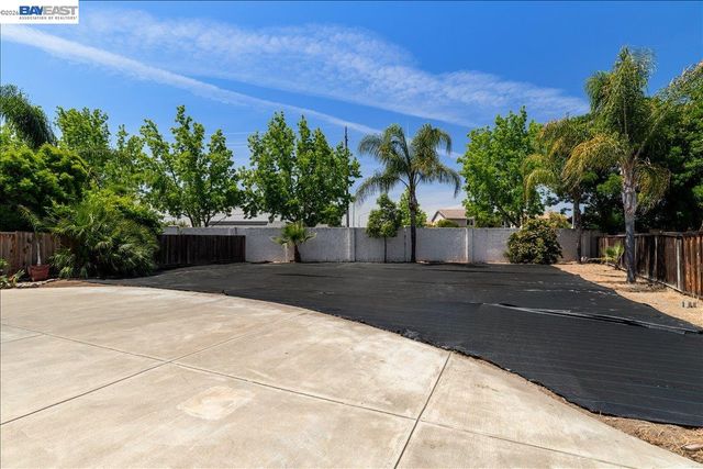 2449 Almanor Drive, Tracy, CA 95304