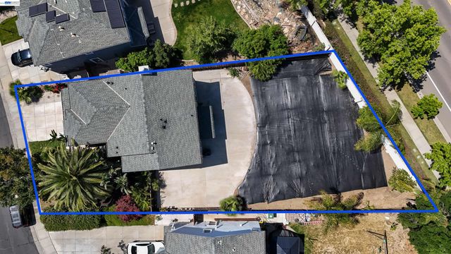 2449 Almanor Drive, Tracy, CA 95304