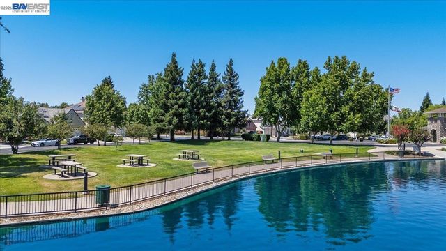 2449 Almanor Drive, Tracy, CA 95304
