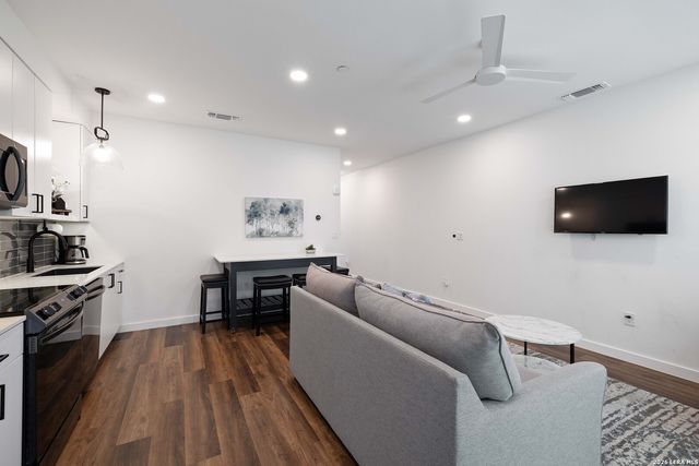 2165 Gabriels Pl Apt 1207, New Braunfels, TX 78130