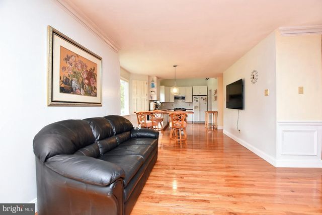 21 HORSESHOE DRIVE, Mount Laurel, NJ 08054