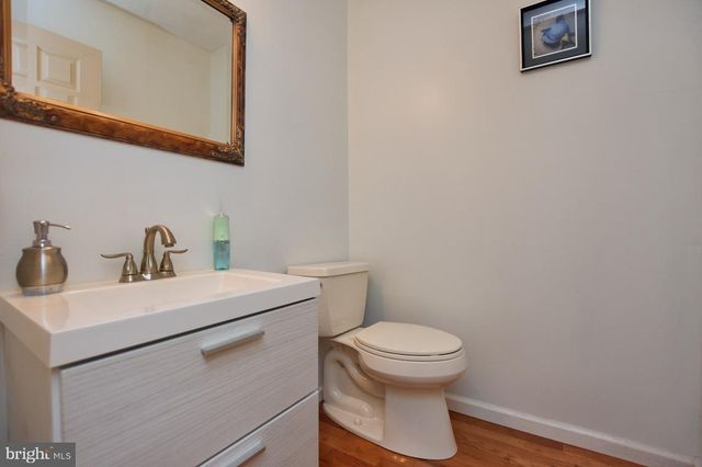 21 HORSESHOE DRIVE, Mount Laurel, NJ 08054