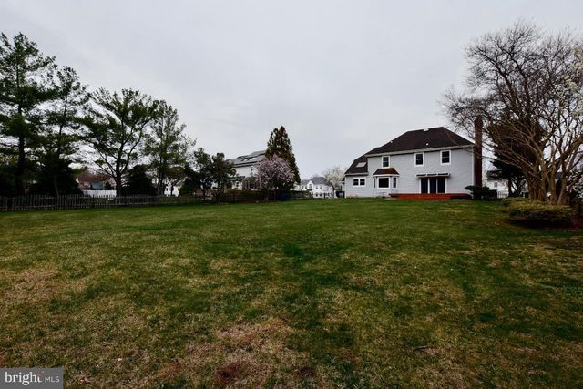21 HORSESHOE DRIVE, Mount Laurel, NJ 08054