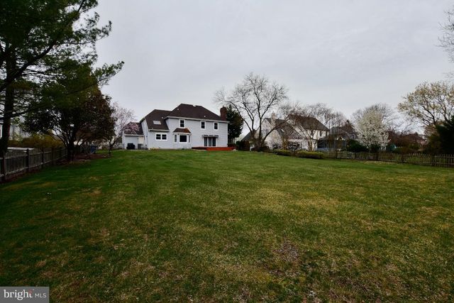 21 HORSESHOE DRIVE, Mount Laurel, NJ 08054