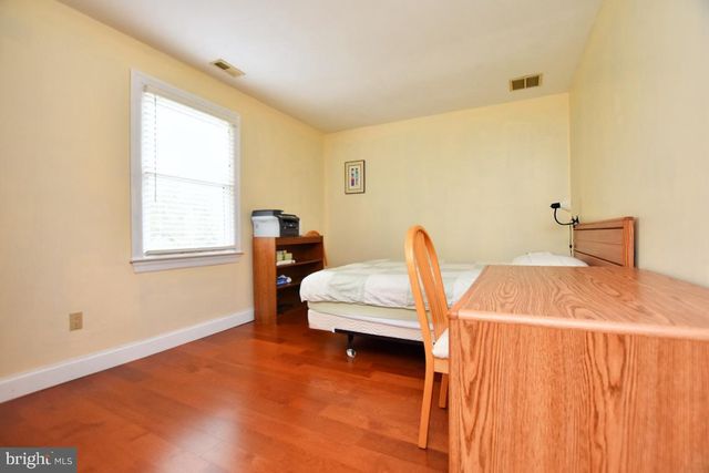 21 HORSESHOE DRIVE, Mount Laurel, NJ 08054