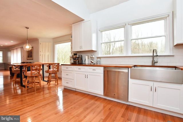 21 HORSESHOE DRIVE, Mount Laurel, NJ 08054