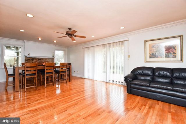21 HORSESHOE DRIVE, Mount Laurel, NJ 08054
