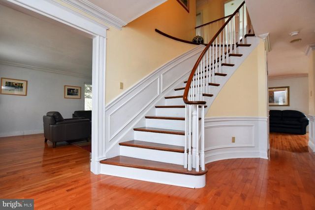 21 HORSESHOE DRIVE, Mount Laurel, NJ 08054