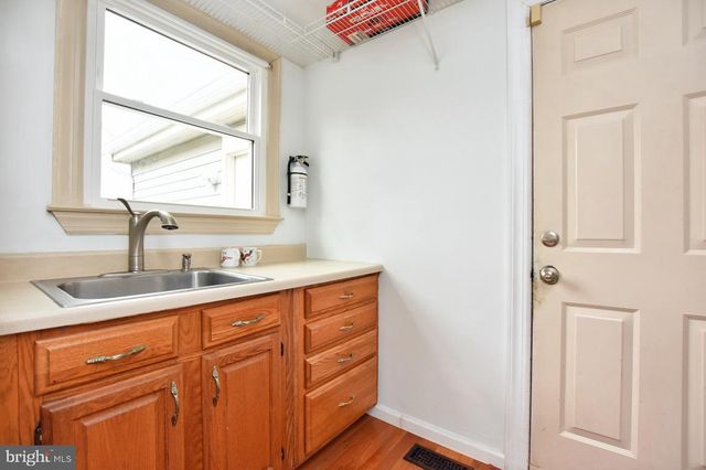 21 HORSESHOE DRIVE, Mount Laurel, NJ 08054