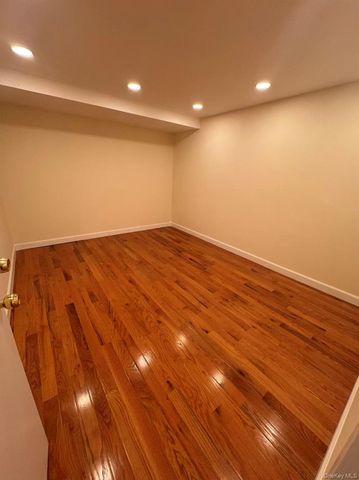 13332 41st Road 3B, Flushing, NY 11355