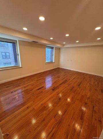 13332 41st Road 3B, Flushing, NY 11355