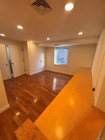 13332 41st Road 3B, Flushing, NY 11355