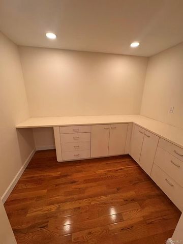 13332 41st Road 3B, Flushing, NY 11355