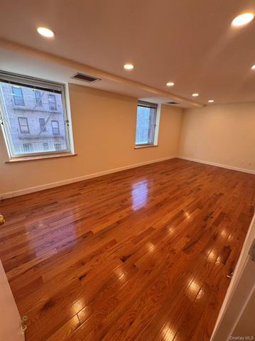 13332 41st Road 3B, Flushing, NY 11355