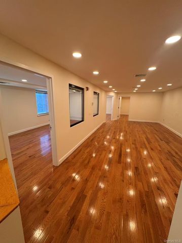 13332 41st Road 3B, Flushing, NY 11355