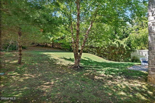 11 Greystone Drive, Voorheesville, NY 12186
