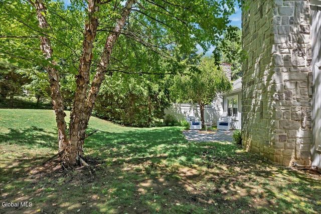 11 Greystone Drive, Voorheesville, NY 12186