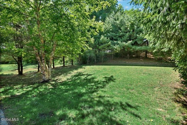 11 Greystone Drive, Voorheesville, NY 12186