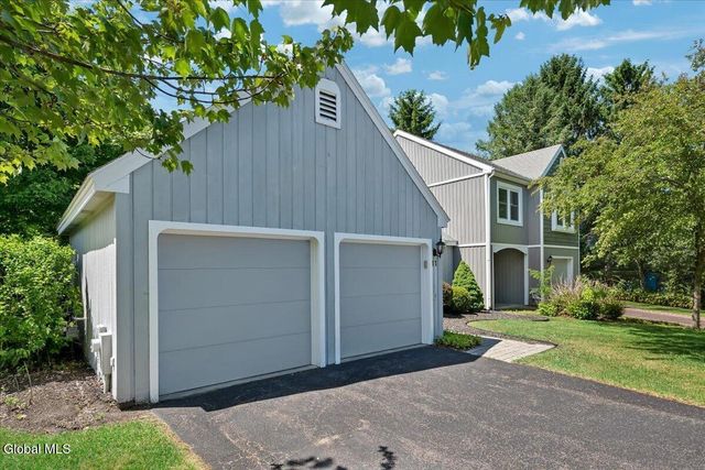 11 Greystone Drive, Voorheesville, NY 12186
