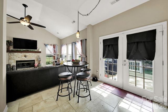 7221 Maitland Lane, Charlotte, NC 28215