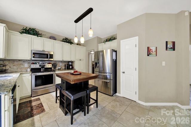 7221 Maitland Lane, Charlotte, NC 28215