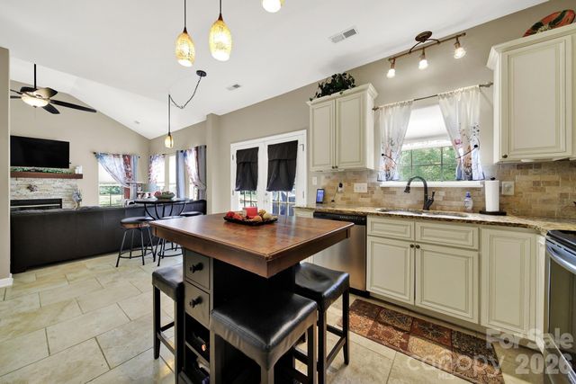 7221 Maitland Lane, Charlotte, NC 28215