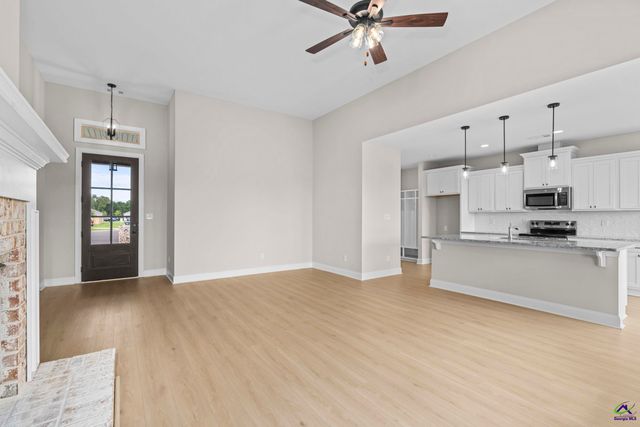 206 Farmland Circle, Perry, GA 31069