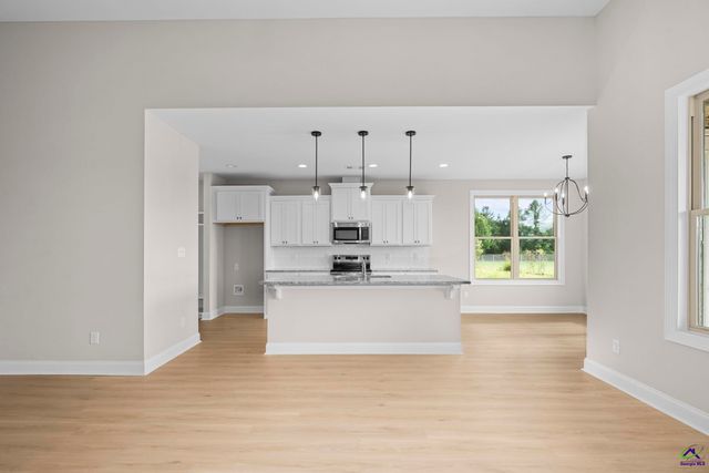 206 Farmland Circle, Perry, GA 31069