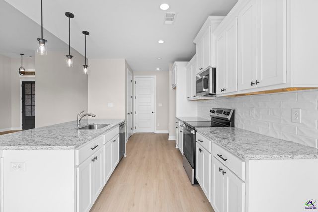 206 Farmland Circle, Perry, GA 31069