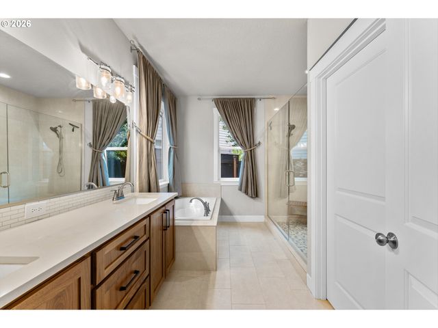 6220 Nw BERNIE Dr, Vancouver, WA 98663