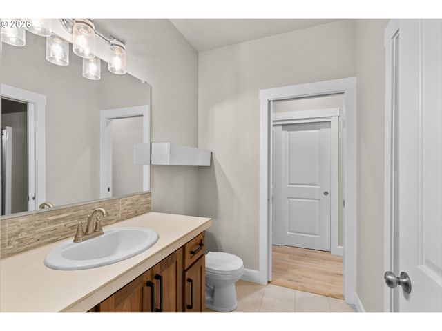 6220 Nw BERNIE Dr, Vancouver, WA 98663