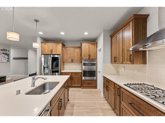 6220 Nw BERNIE Dr, Vancouver, WA 98663